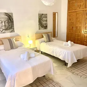 https://11-apartamentos-arguinan.es-andalucia.com